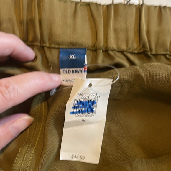 Old navy cargo satin joggers, new with tags, utility moss/army green size xl - Picture 3 of 11